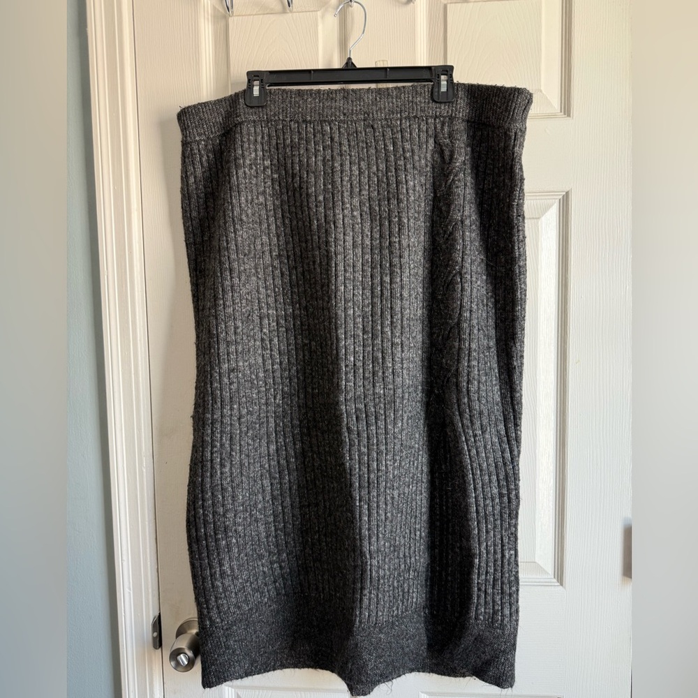 Knit midi skirt with slit
